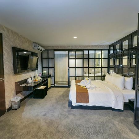 Hotel Royal Regantris Cendana Surabaya Esterno foto
