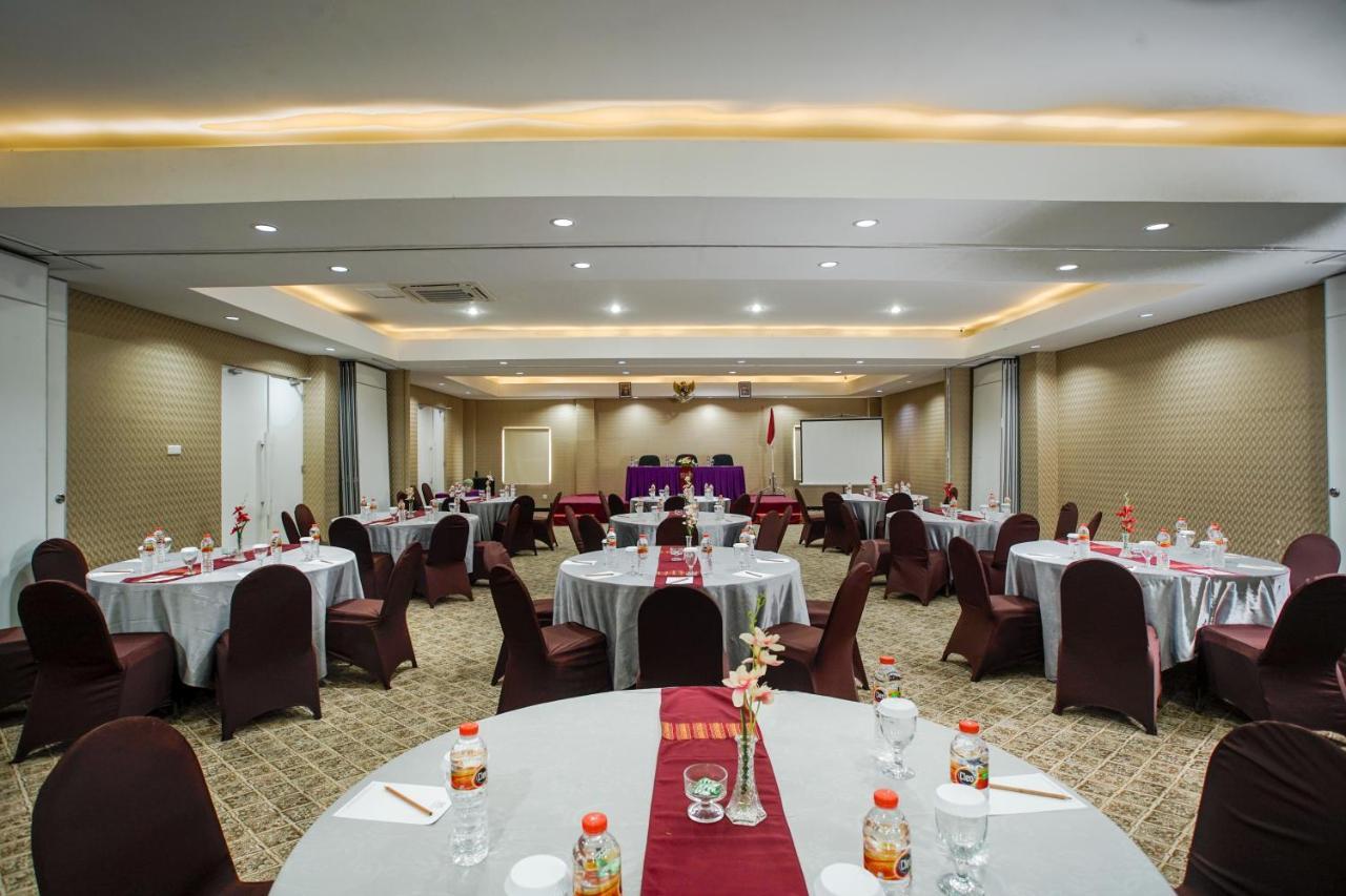 Hotel Royal Regantris Cendana Surabaya Esterno foto