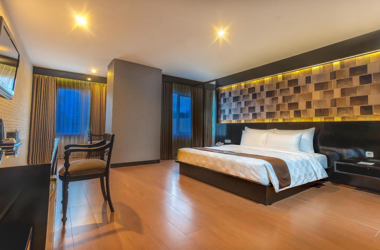 Hotel Royal Regantris Cendana Surabaya Esterno foto