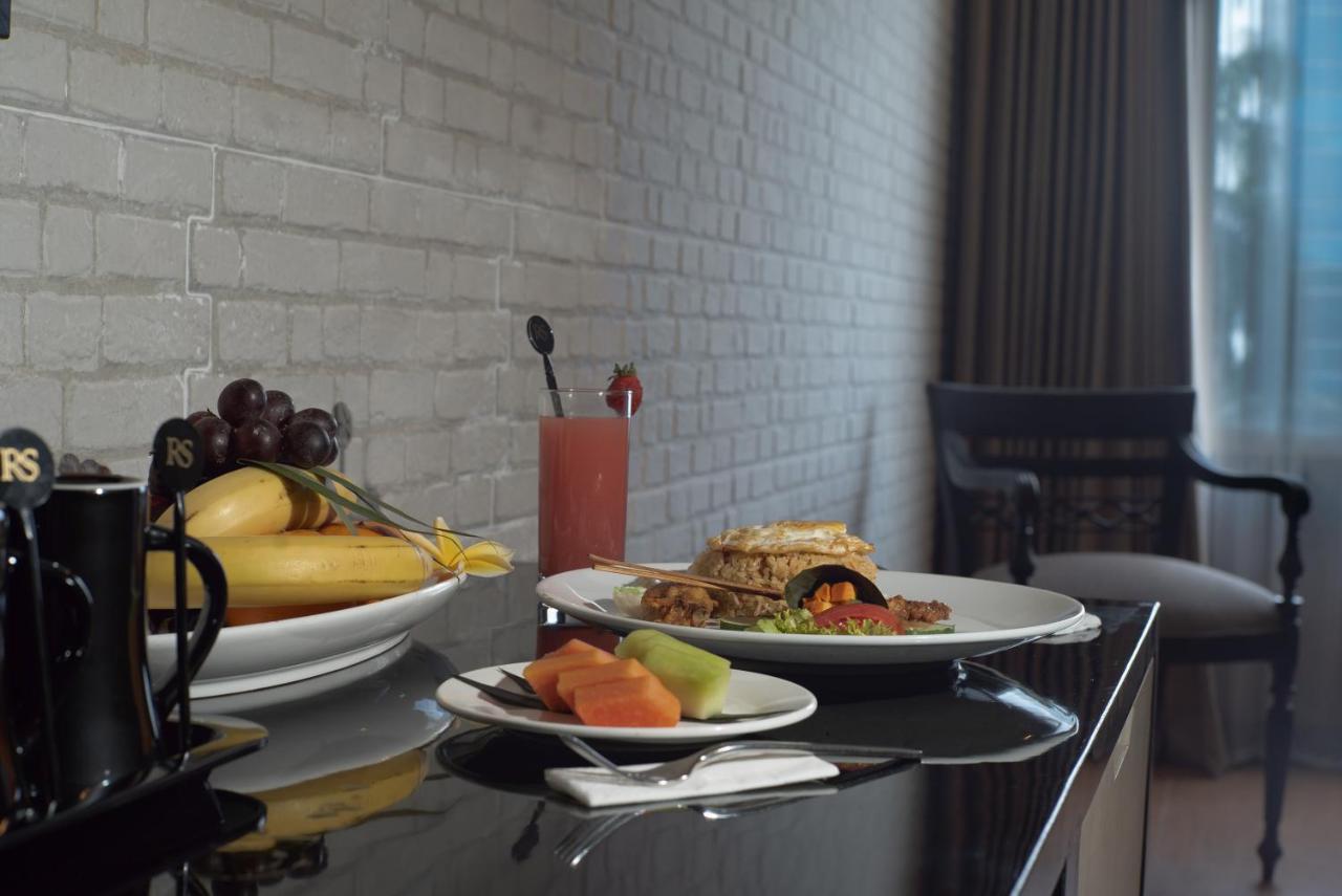 Hotel Royal Regantris Cendana Surabaya Esterno foto