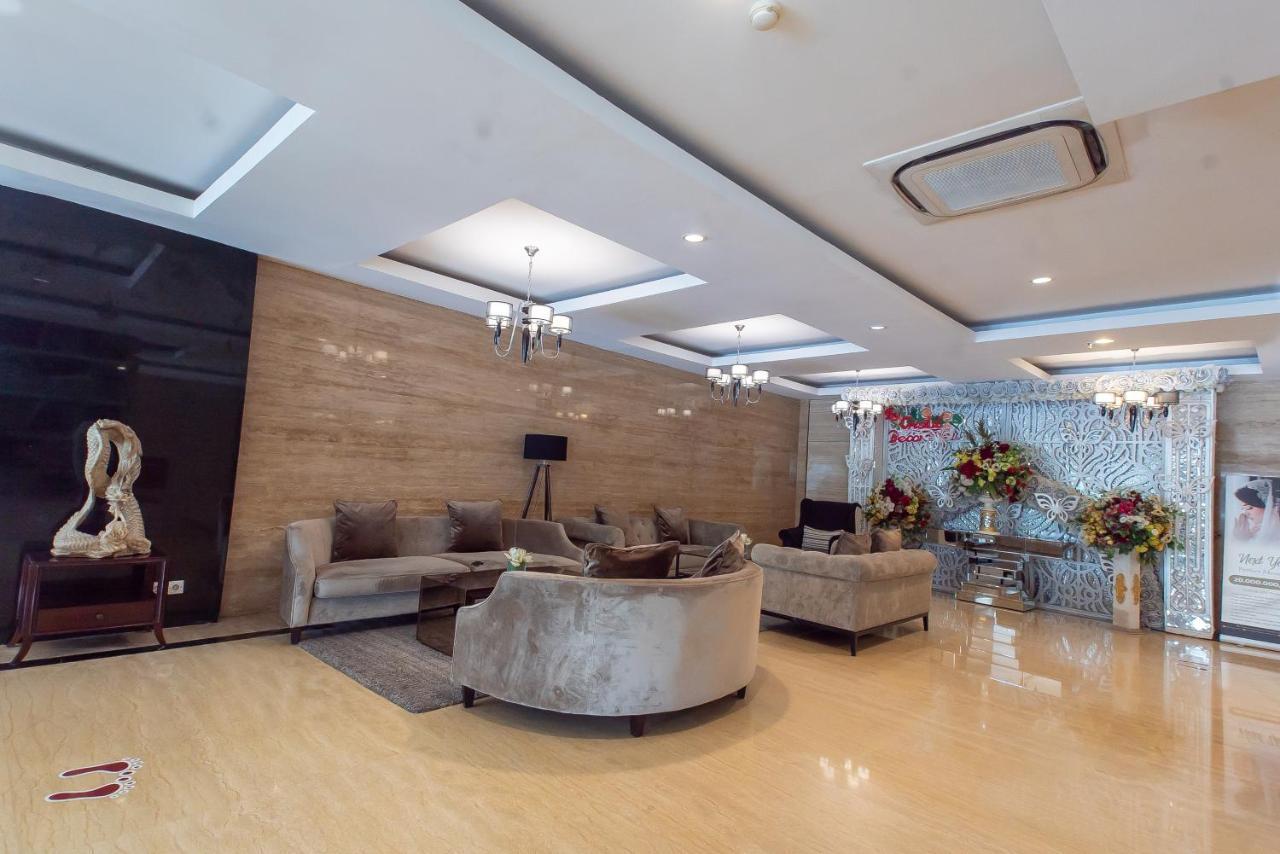 Hotel Royal Regantris Cendana Surabaya Esterno foto