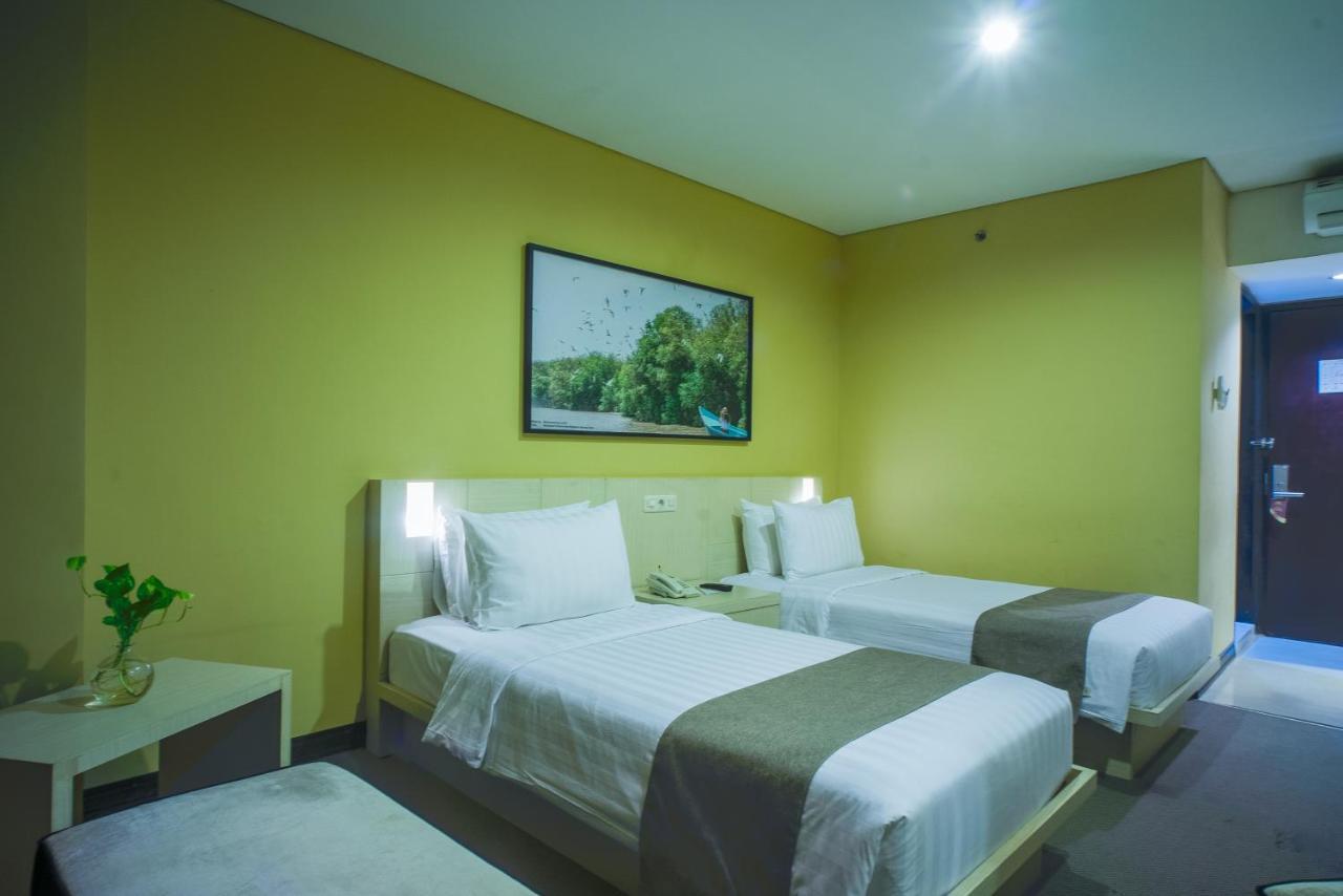 Hotel Royal Regantris Cendana Surabaya Esterno foto