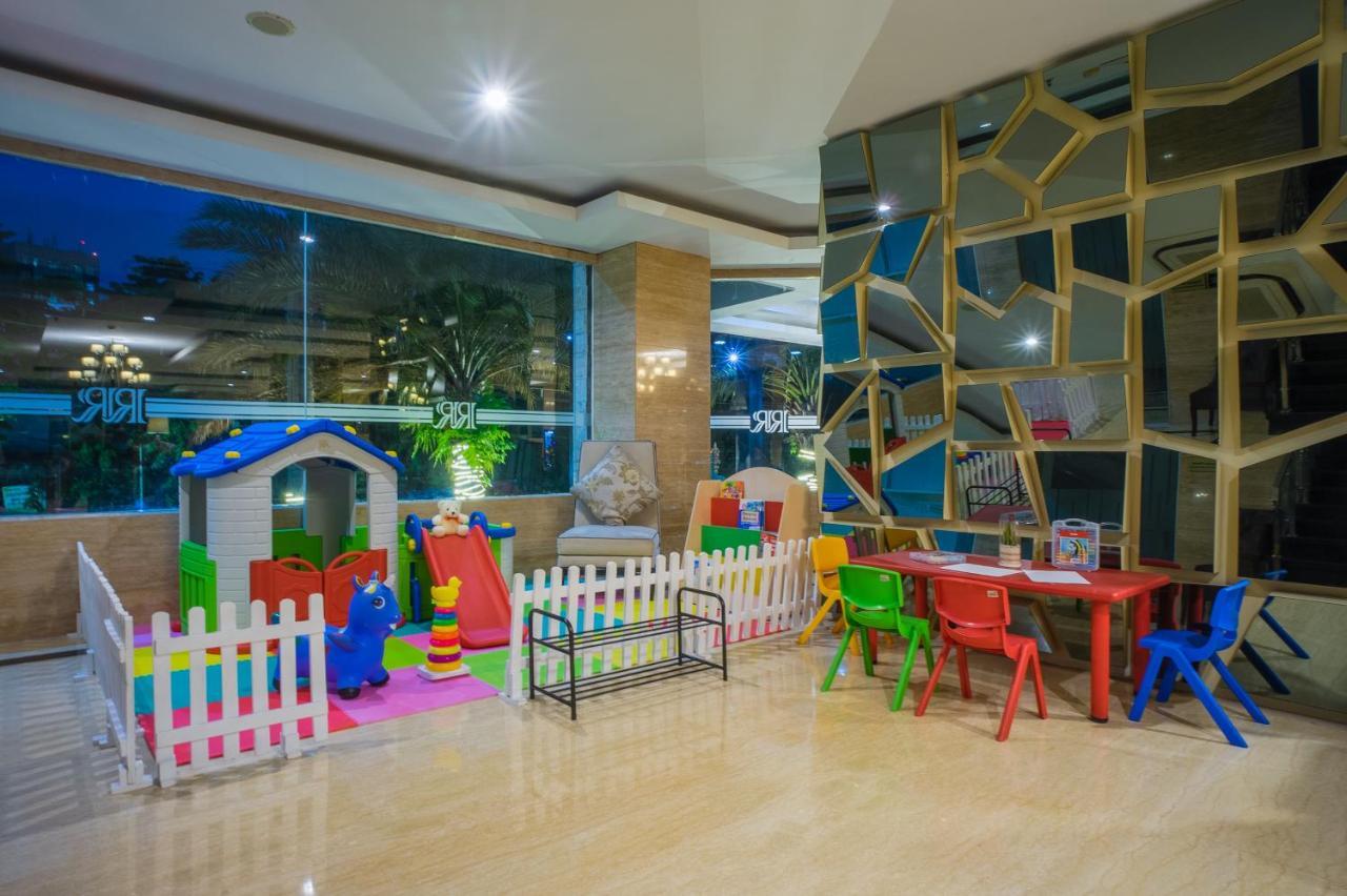 Hotel Royal Regantris Cendana Surabaya Esterno foto