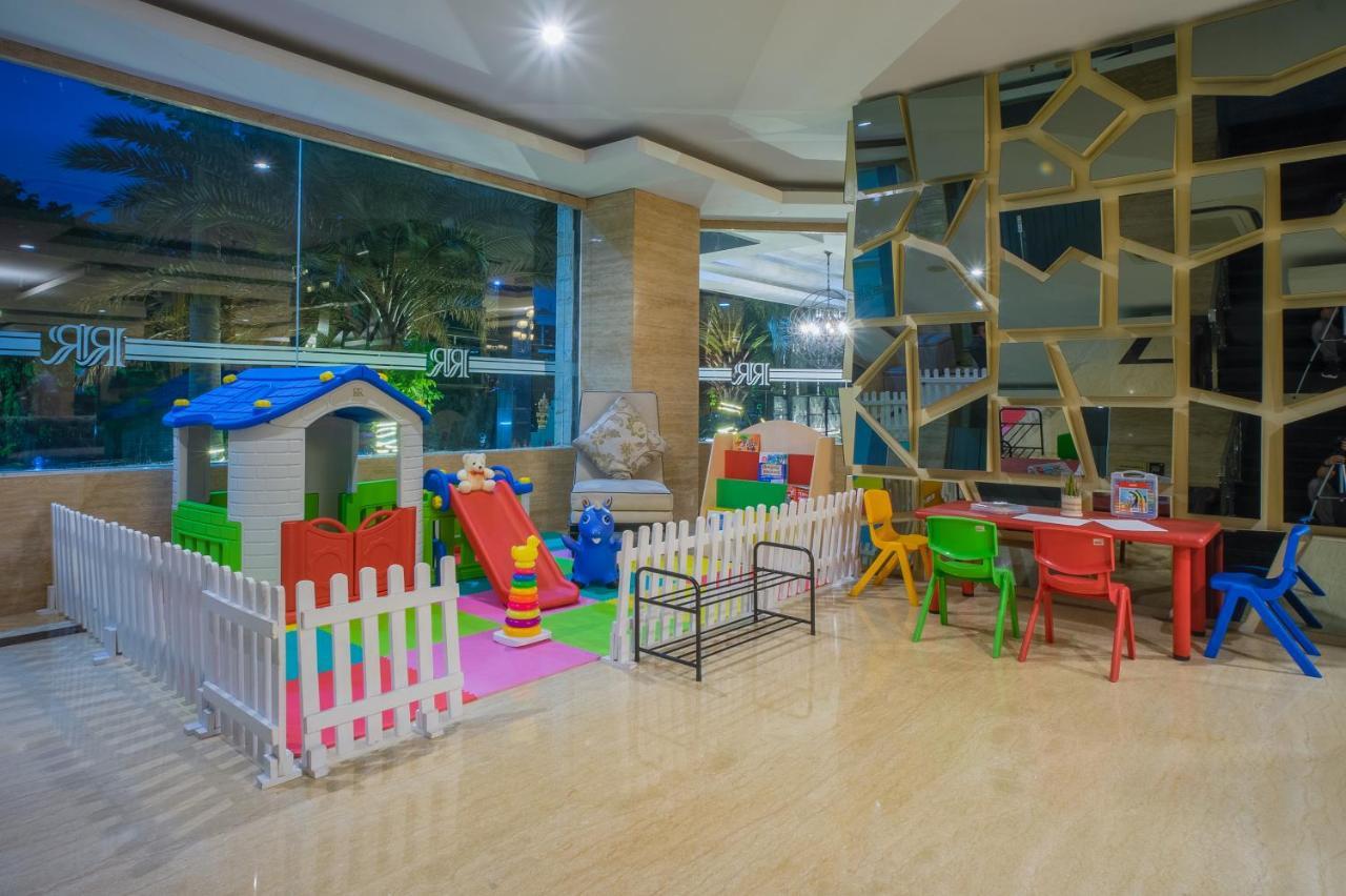 Hotel Royal Regantris Cendana Surabaya Esterno foto