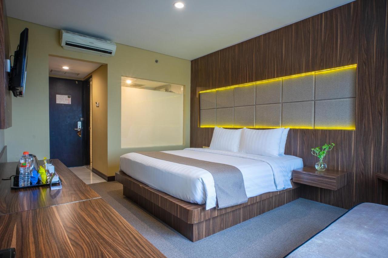 Hotel Royal Regantris Cendana Surabaya Esterno foto