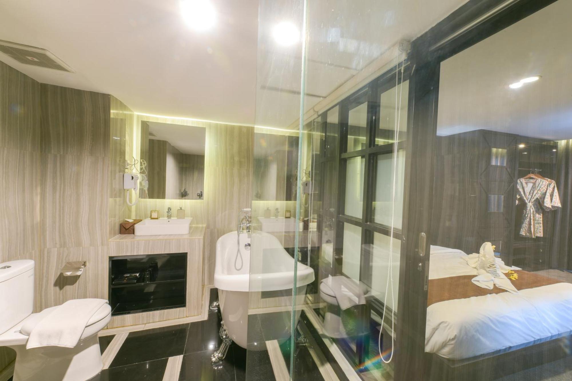 Hotel Royal Regantris Cendana Surabaya Esterno foto