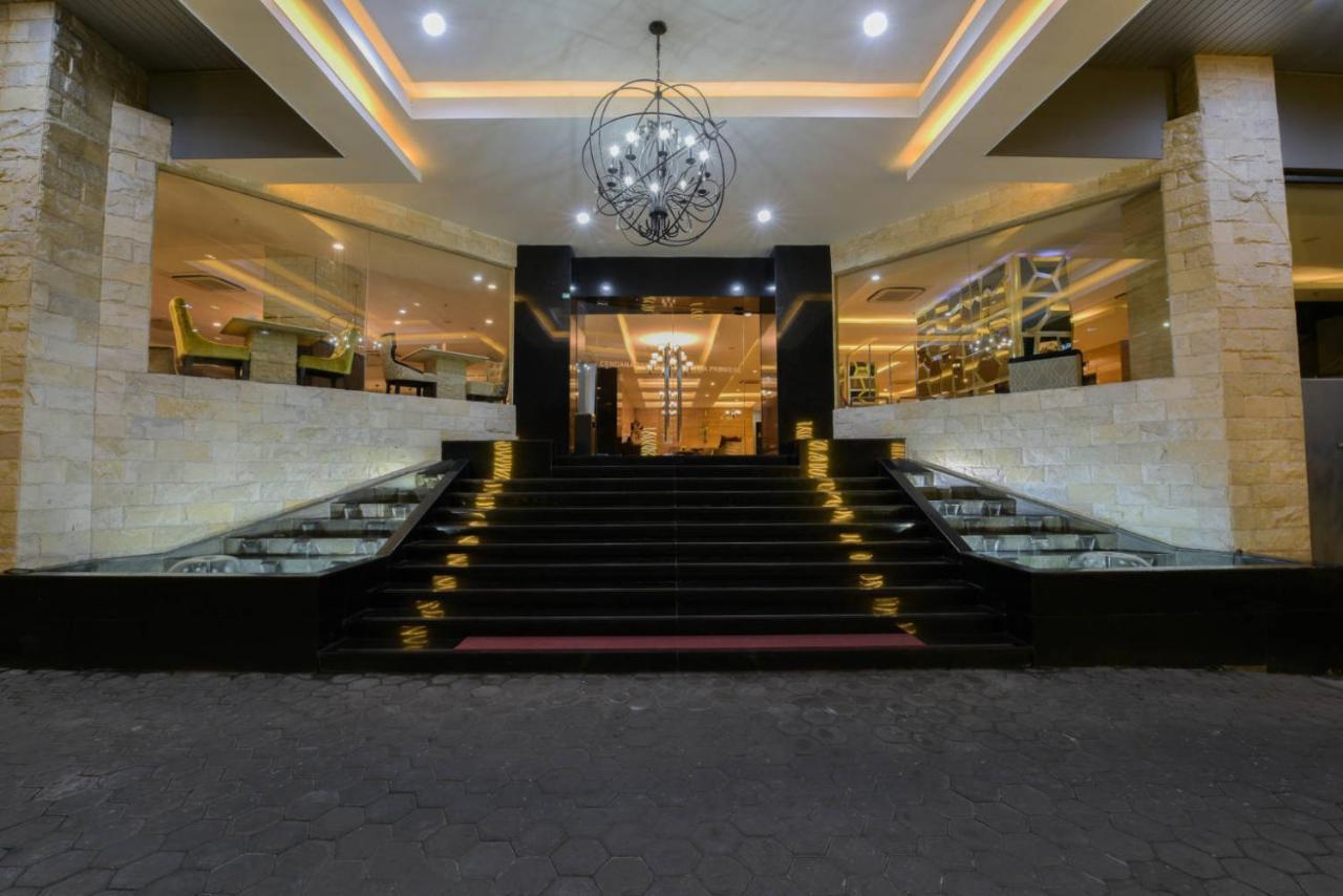 Hotel Royal Regantris Cendana Surabaya Esterno foto