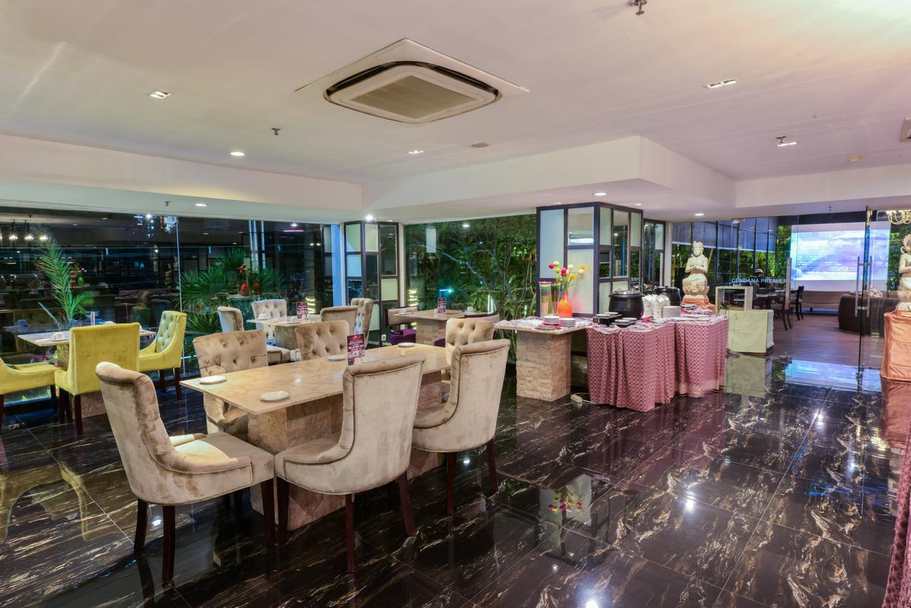 Hotel Royal Regantris Cendana Surabaya Esterno foto