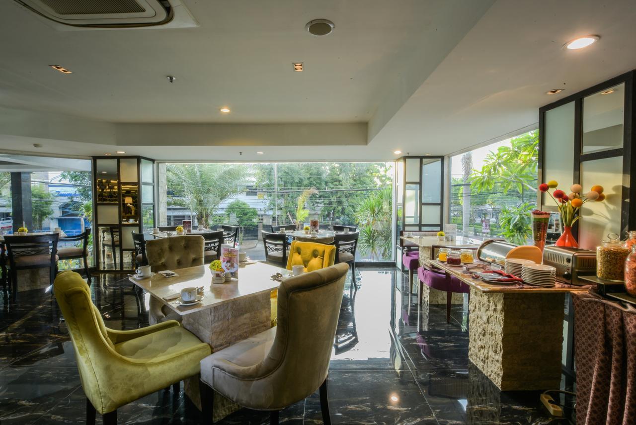Hotel Royal Regantris Cendana Surabaya Esterno foto